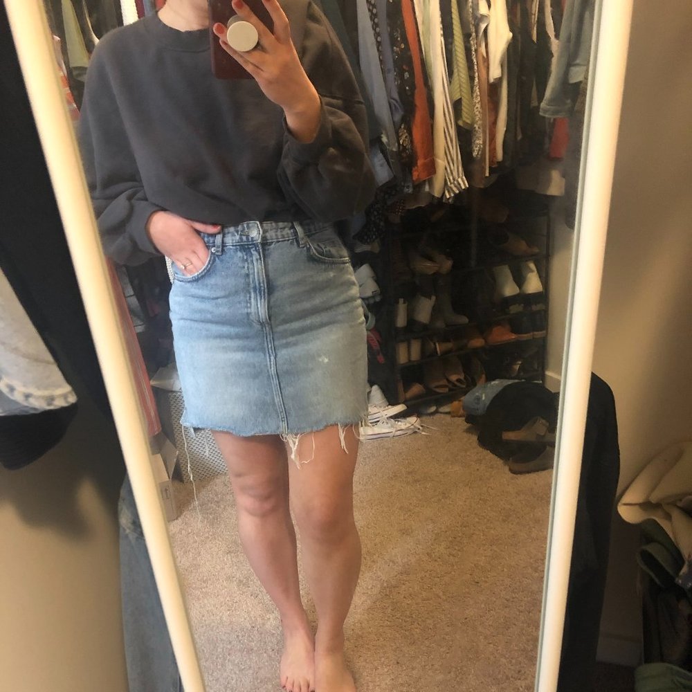 H&M Distressed Denim Skirt - Size 6 (fits like a Size S) - Picture 4 of 6